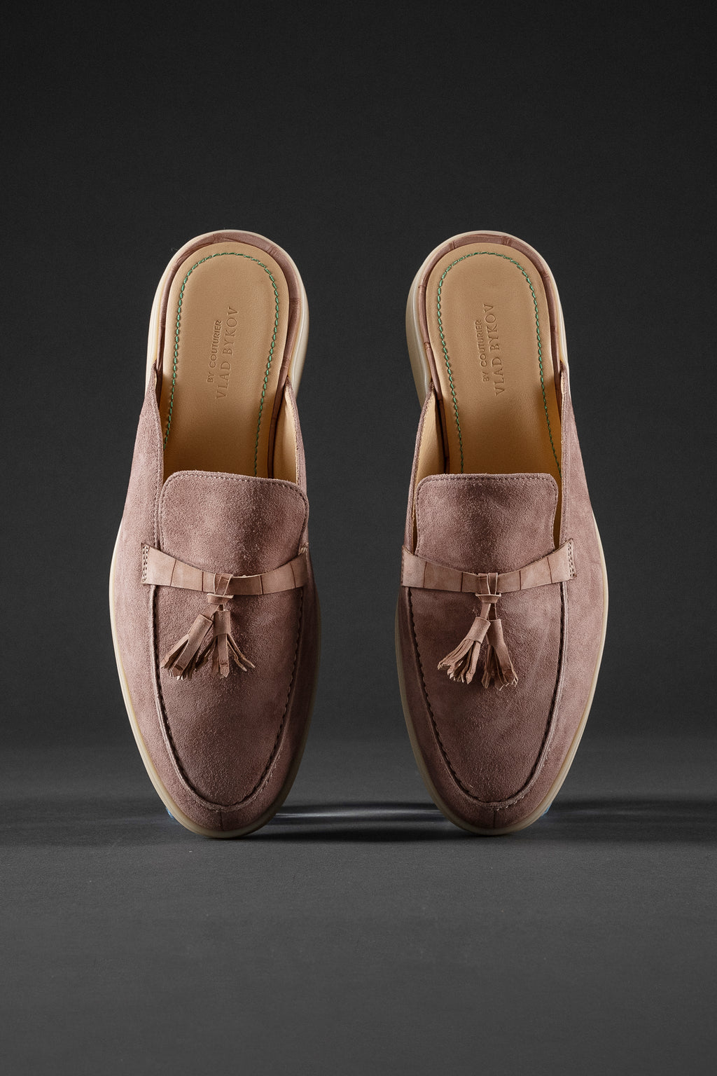 Мюли из мягкой итальянской замши с кисточками из нубукового крокодила