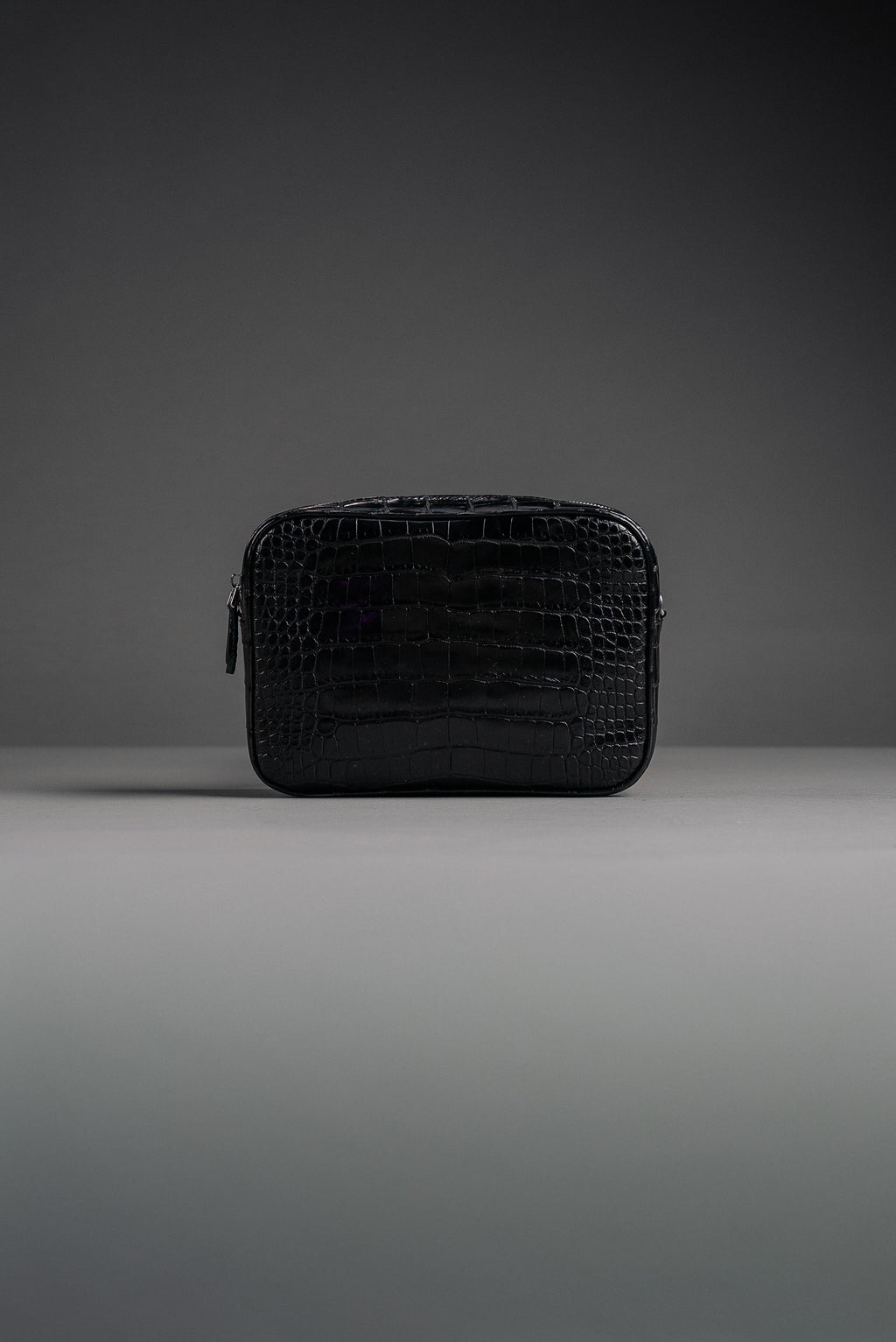 Сумка кросс-боди из глянцевого крокодила 