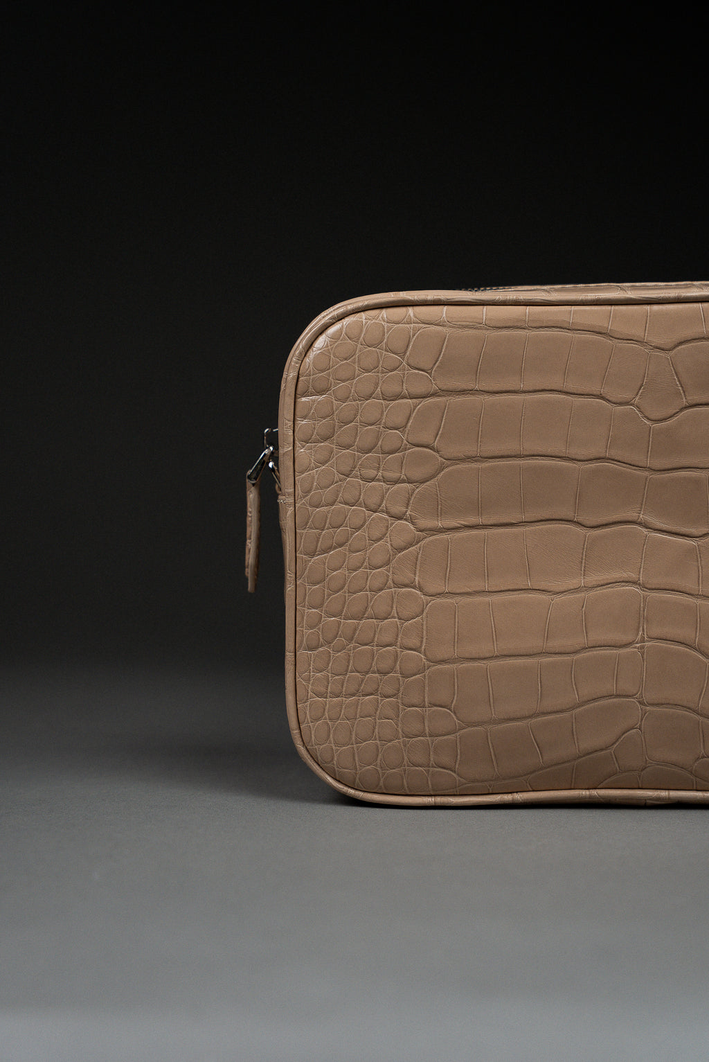 Сумка кросс-боди из глянцевого крокодила 